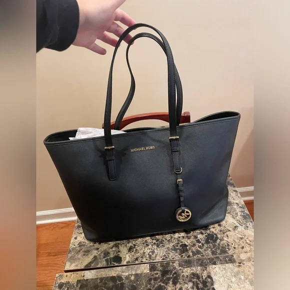 Michael Kors Jet Set Carryall Tote in Black - Picture 1 of 14